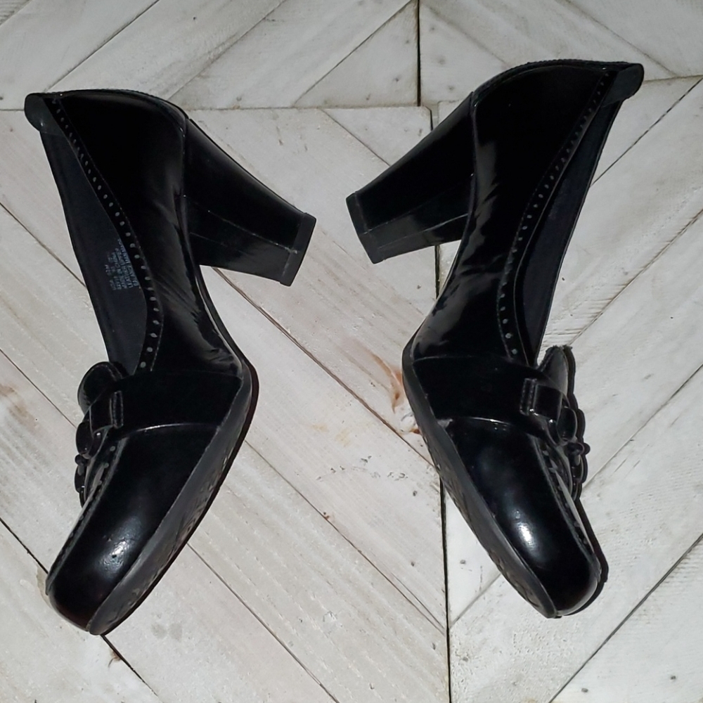 Clarks Size 9.5 Black Patent Leather Loafer Heels